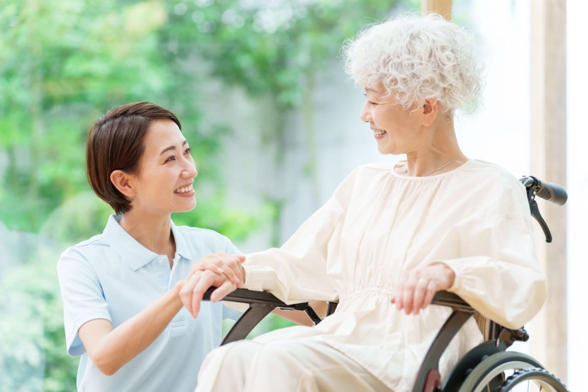 【特養の検討も約半数】有料老人ホームの費用「月額11~15万円」が約3割 入居の決め手、トップ3は「立地・費用・雰囲気」 LIMO