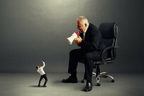 課長の半数以上は部下の仕事に不満。上司の微妙な心情が明らかに