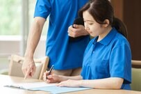 介護職員の平均給与額が前年より1万7490円上昇