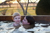 いつまでも「子ども」じゃない？幼児番組にサンタ、女湯に男児と一緒…これいつまで？