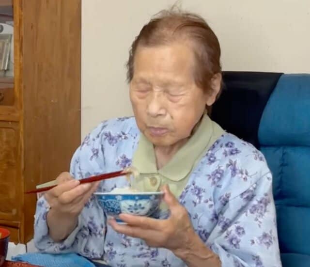 【94歳長寿飯】おばあちゃんが作る“健康ごはん”が素晴らしい！丁寧な調理に見入ってしまう人が続出「長生きの秘訣だね」