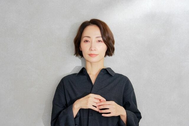 【遺族年金】結婚や養子縁組で受け取れなくなる。届出は10日以内で、止まるのは年「84万7300円」から