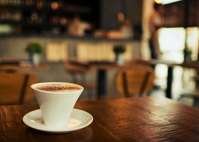名古屋の喫茶店で「モビルスーツのオフ会」が開催　シュールな光景に「モビルスーツのオフ姿」