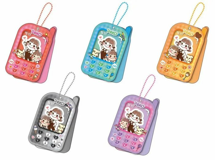 平成に流行した携帯電話の形をイメージしたケータイ風のキーホルダー