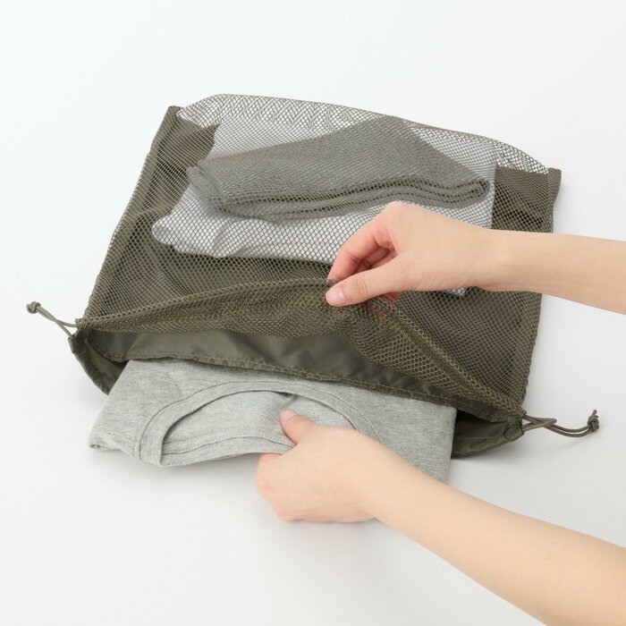 仕切りによって2つの層に分かれていて、非常に便利です