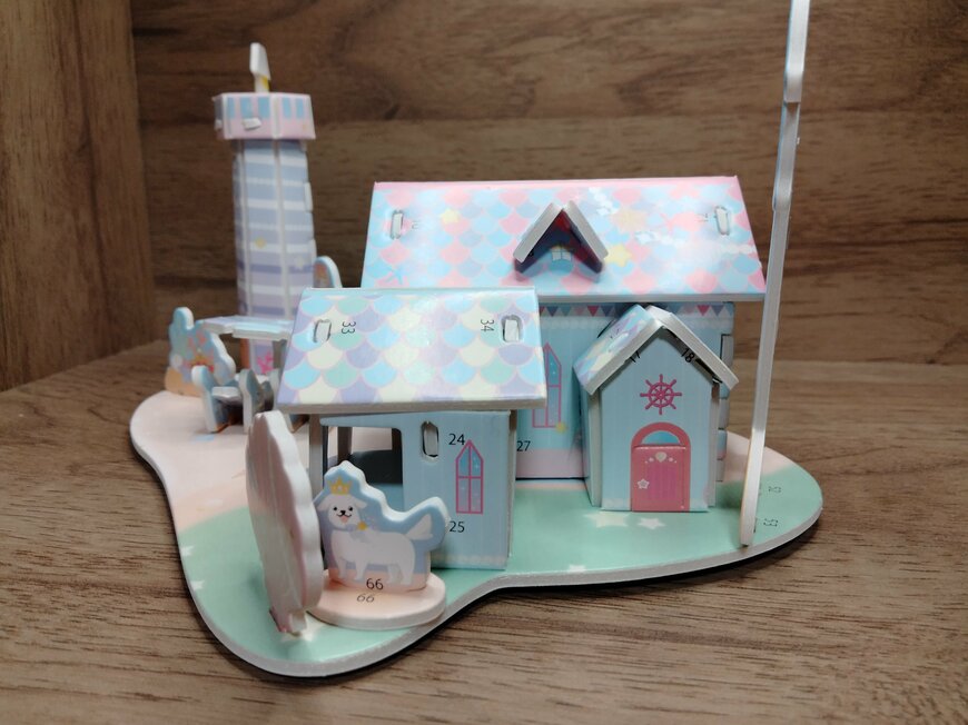 筆者撮影（セリア、つくろう！ ドールハウス 夢のお家）