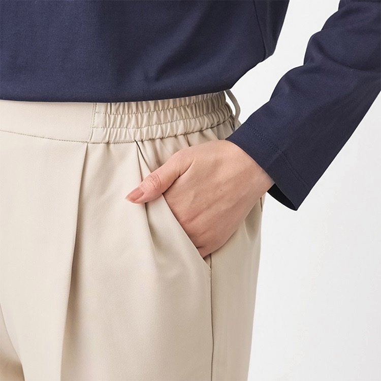 出所:ケユカ公式 すごナノ撥水 テーパードパンツ