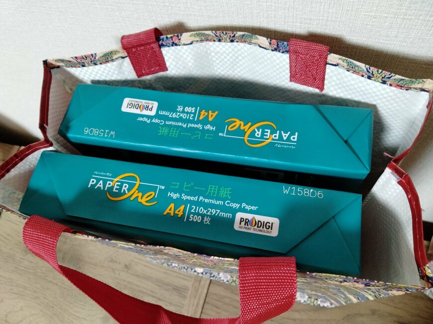 筆者撮影（セリア、割布ハンドルバッグ ウィリアム・モリス）