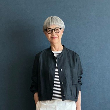 〈70代マダム〉が“無印良品”のボーダーTを着こなす！センスが光る「大人カジュアルコーデ」に「爽やかでイイですね」の声