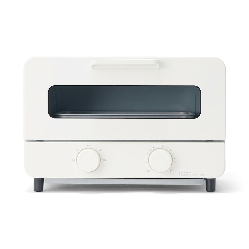 白い本体に窓付きの扉と2つのダイヤルがあるオーブントースター
