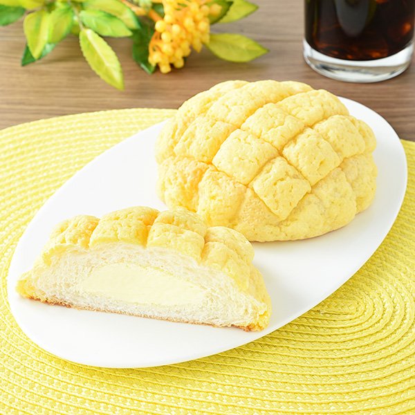 ファミリーマートの新商品：瀬戸内レモンホイップメロンパン