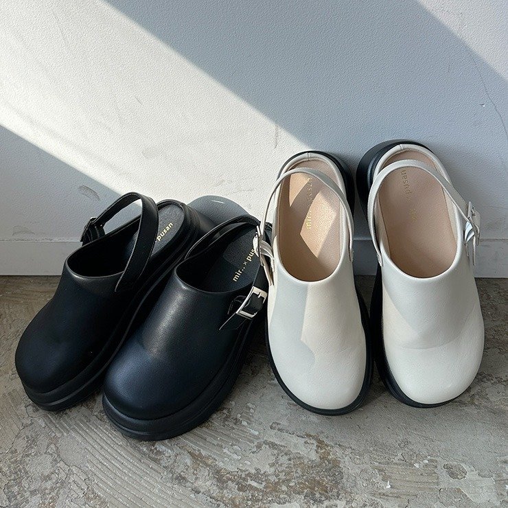 しまむら公式　レディース　シューズ（ぷーさん）（2色一緒）