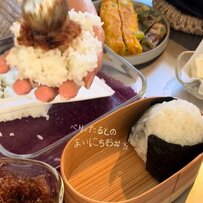 妻が夫に作る「焼肉＆チーズ」と「おかか＆チーズ」のおにぎり弁当に思わず二度見　絶対おいしい一品がたまらない