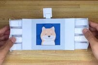 紙に描かれた「柴犬」がアニメのように動き出す　「ギミック満載の紙工作」に思わず目を疑う
