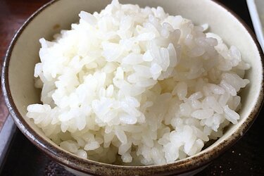 ③小分け近隣お届け可、食味評価特A評価常連の最高級品種、魚沼産コシヒカリに次ぐ評価と言っても過言ではないと思います。新米つや姫玄米10kg　ご希望の場合無料精米します 2025年産『魚沼コシヒカリ』が8年連続で最高ランクの“特A”評価【米の