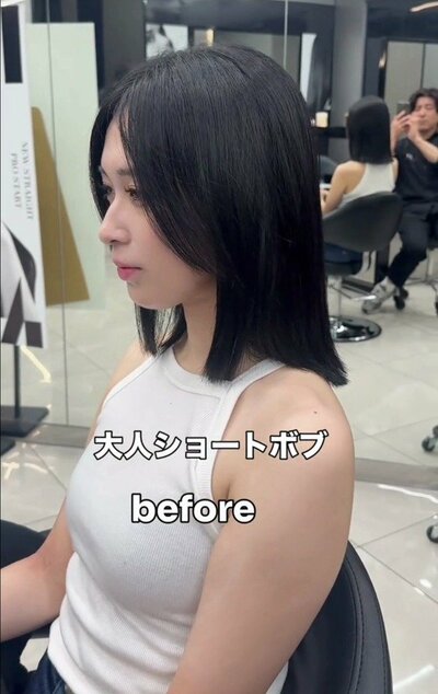 肩に届く長さの、黒髪のストレートボブ（ビフォー）