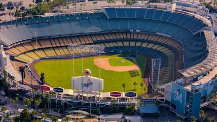 大谷翔平所属のドジャース本拠地で進む「地区シリーズの準備」職人技と美しい仕上がりに反響「すごい技術！」
