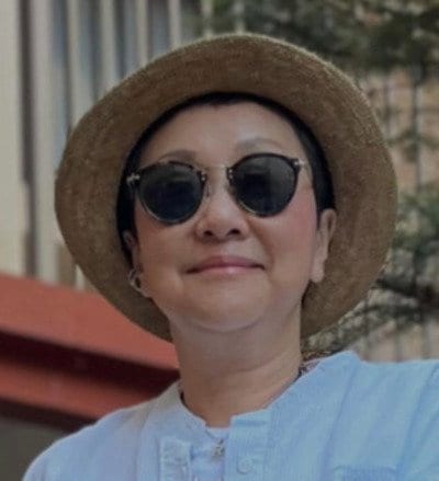 【64歳マダム】が着こなすしまむらの〈ピンクロングスカート〉がおしゃれ　上品＆華やかな大人カジュアルコーデが完成