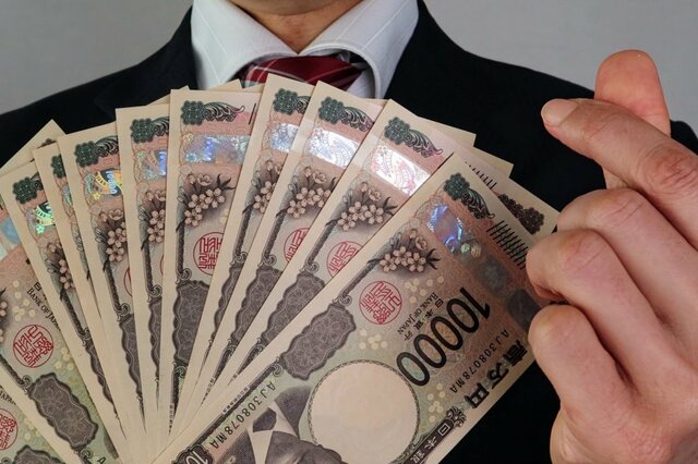 【貯蓄額一覧表】「貯蓄4000万円以上ある」ふたり以上世帯は何％？二人以上世帯（勤労者世帯）の貯蓄残高別・平均年収も見る