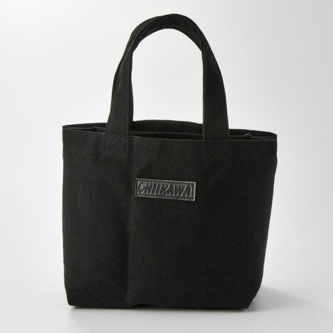 ホワイトで描かれたキャラクターたちがキュート