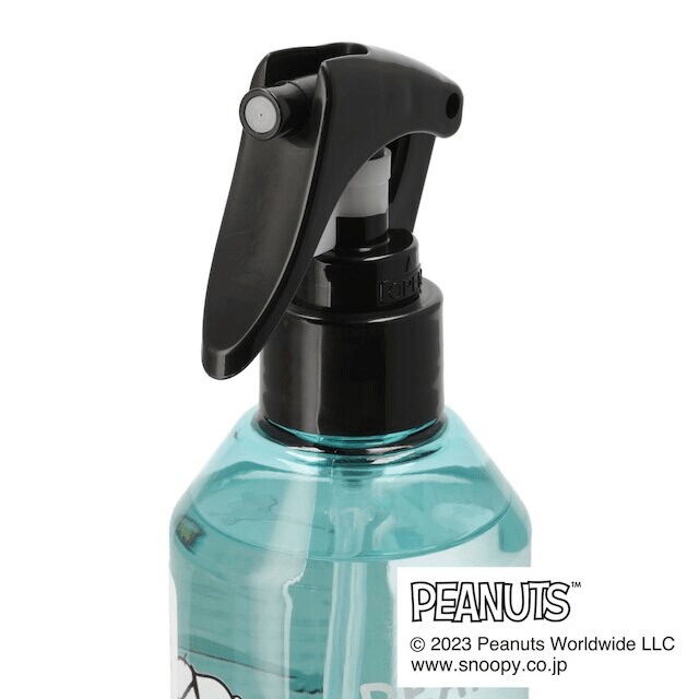 表面が少し湿り気を帯びる程度にスプレー