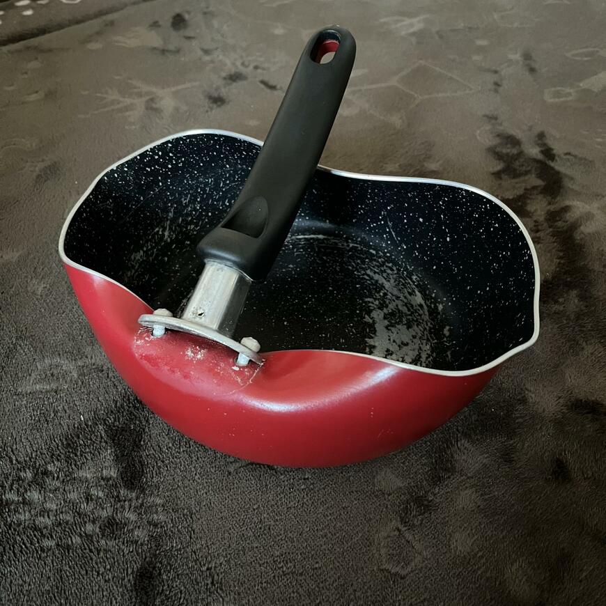 折り曲げられたフライパン