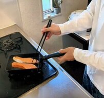 米が炊けていなかった日の弁当　シングル父が作る「鮭弁当」が話題