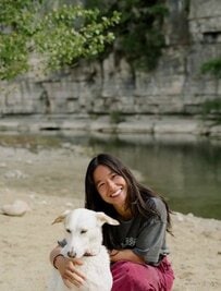「痛みの目から、喜びの目へ」車にはねられ路上で苦しんだ犬アルマ、オランダで幸せに暮らす姿に温かい声