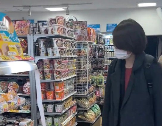 コンビニでちょっと高めのお菓子を買ったけど…ホテルに戻った後の行動に「わかります」「私もやりました」