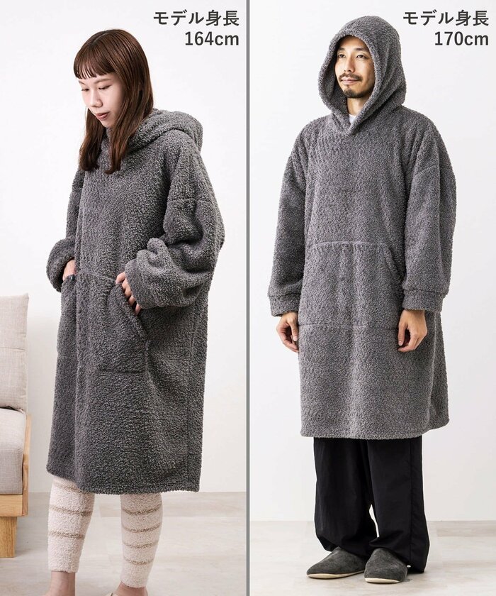 スマートフォンや車のキーといった小物を入れておくのに非常に便利