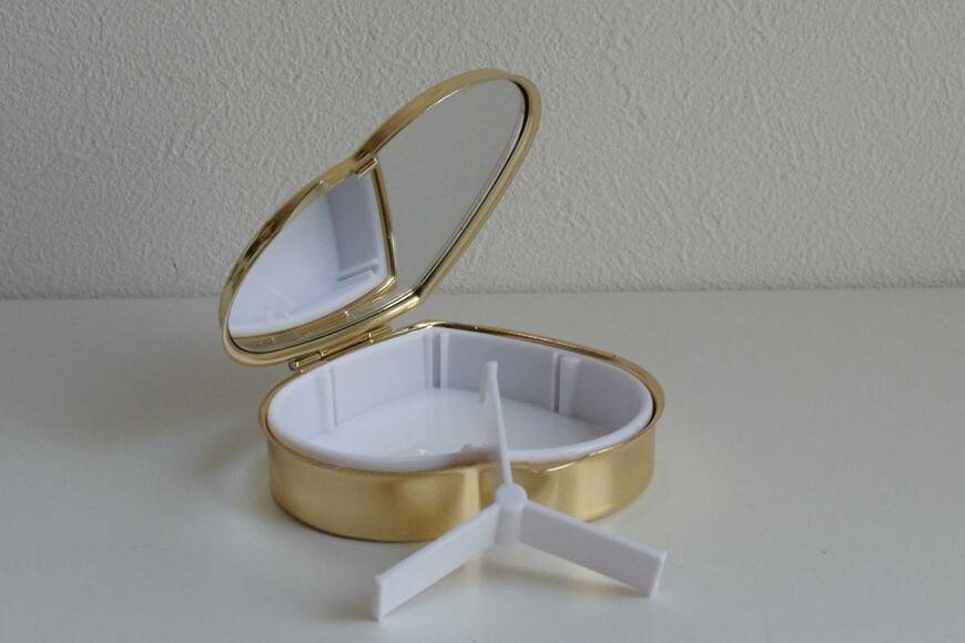 筆者撮影（ダイソー、ミラー付きミニケース、ハートB（ティンカー・ベル））