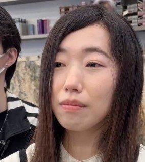 【縮毛矯正】綱引きをしているスポーツ女性　大胆カットでショートボブへイメチェン成功！
