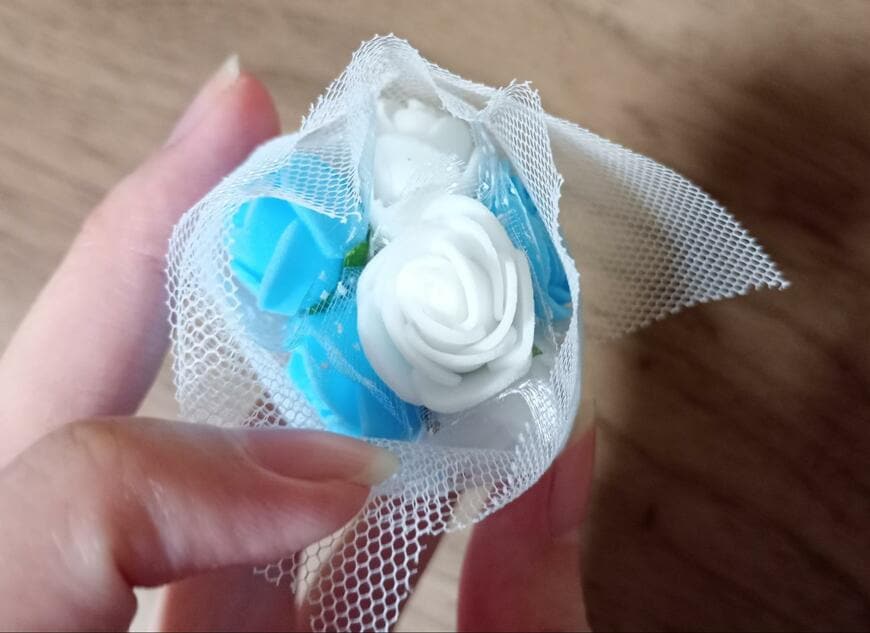 出所：筆者撮影（セリア、ぬいぐるみ小物 花嫁のブーケ）