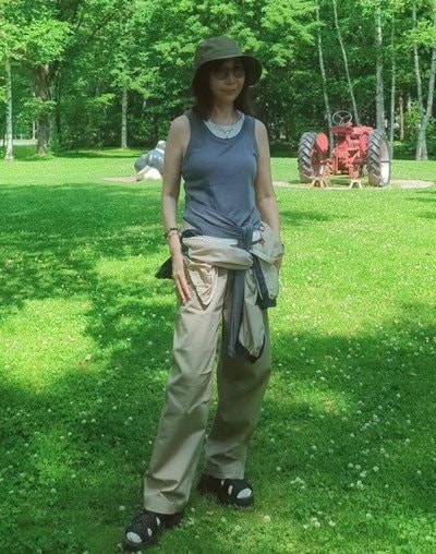 【65歳マダム】ZARAのアイテムで大人カジュアルな〈旅行コーデ〉を披露！こなれ感のあるラフなスタイリングが素敵
