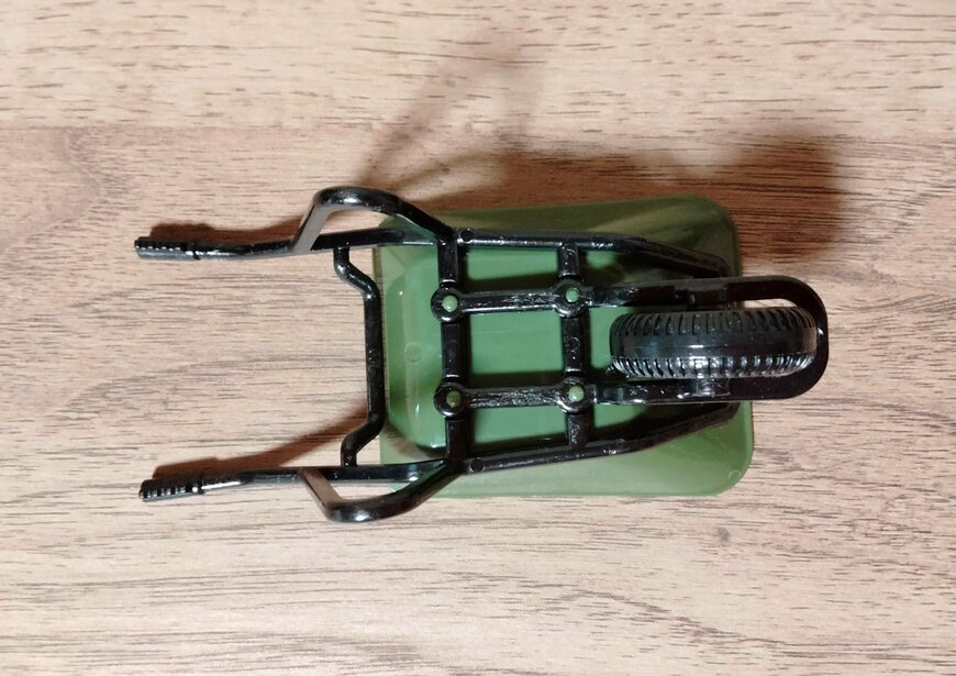 筆者撮影（セリア、ミニチュア 一輪車）