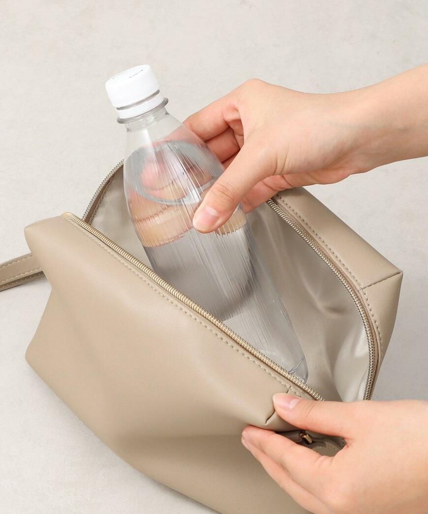 軽量マチ広ショルダーバッグ