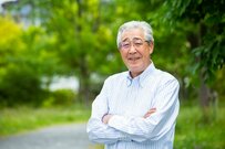 【70歳代のおひとりさまシニア】「貯蓄2000万円以上」と「貯蓄ゼロ」どちらが多い？単身世帯ひと月の生活費・平均貯蓄額・年金月額は平均でいくらか
