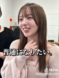 ロングヘアの女性が何年かぶりにバッサリカット！大胆イメチェンした姿に大反響！