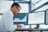 投資家500人以上に聞いた「2020年の投資損益」と「2021年の株価予想」、いくらくらい？