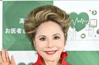 85歳のデヴィ夫人 83歳の小泉純一郎元首相と2ショット披露！手繋ぎも…SNS驚き「元気でかっこいい」「若々しいお二人」