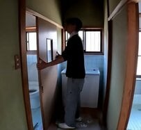 【空き家平屋DIY】昔ながらのトイレと脱衣所の建具→交換で見た目も機能性もアップ