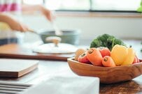 妻が夫の誕生日に用意した「サプライズディナー」　本格的すぎるコース料理に反響「盛り付けも美しい」