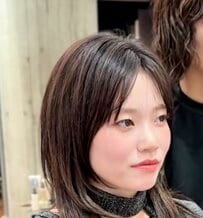 【大変身】髪のうねりと広がりに悩む女性が酸性ストレートでサラツヤ髪に！「めっちゃいい感じ」と大満足