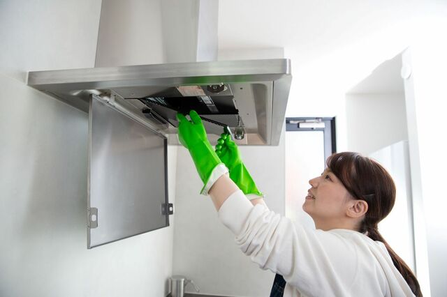 換気扇掃除の基本｜洗剤・重曹の使い方と自分でできる範囲の見極め方