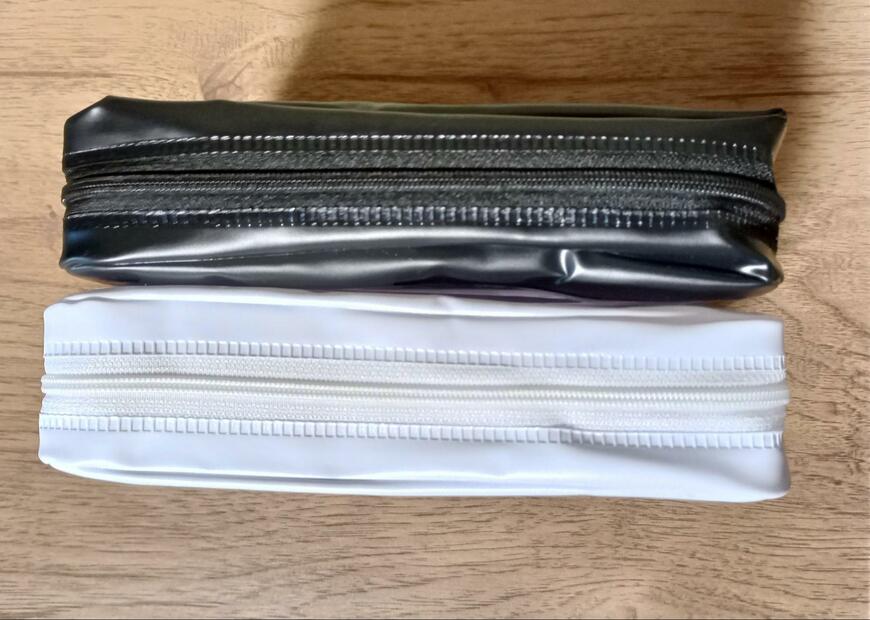 筆者撮影（セリア、窓付きポーチ 長方形）