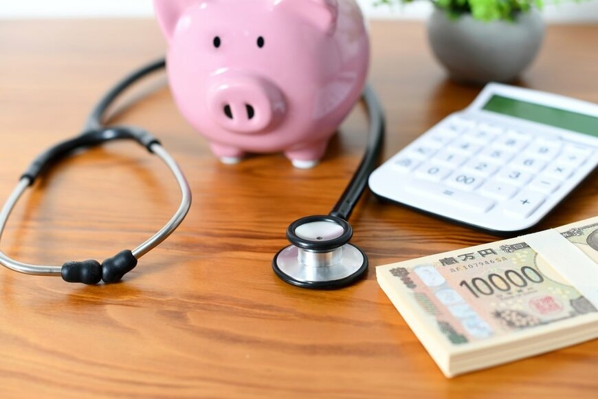 【75歳以上・後期高齢者医療制度】医療費の自己負担が3割になる年金収入はいくら？「給与・不動産収入がある人」は注意！