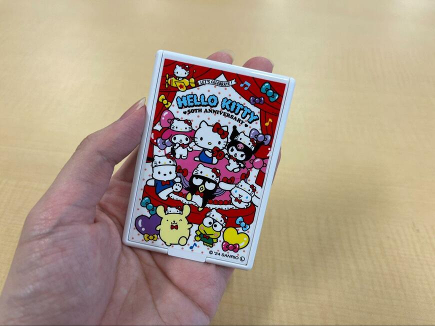 筆者撮影（セリア、スクエアスタンドミラー M/X 50周年）