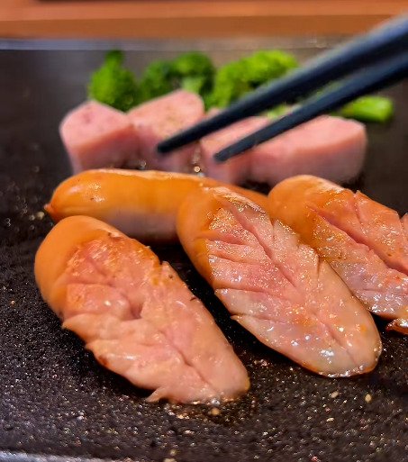 早朝5時半から元料理人のシングルファザーが娘に作る【愛情弁当】！かわいい盛り付けと“隠しミートボール”に驚き！