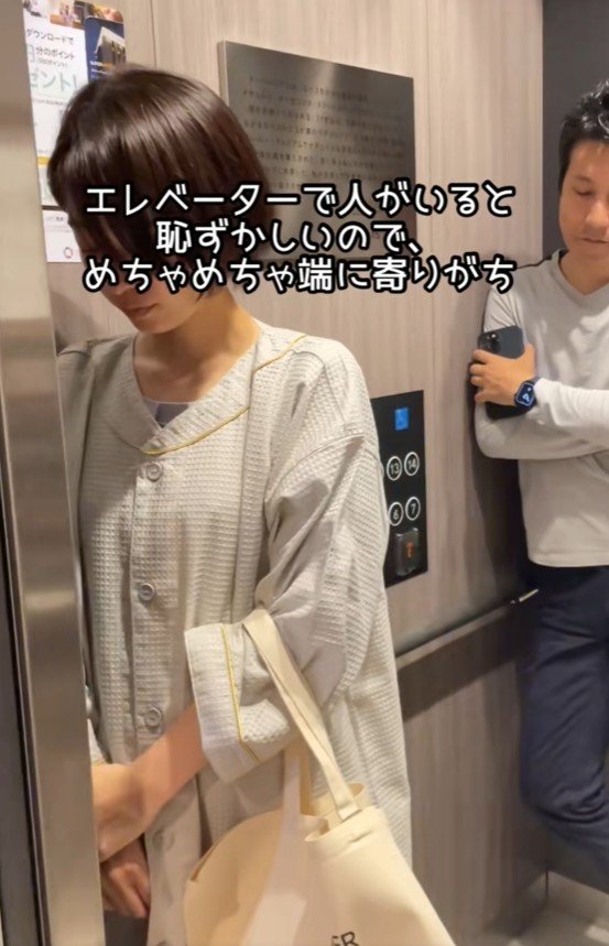 出所：@superhotel_official「スーパーホテルがお届けするホテルあるある館内ver. いそいそ」