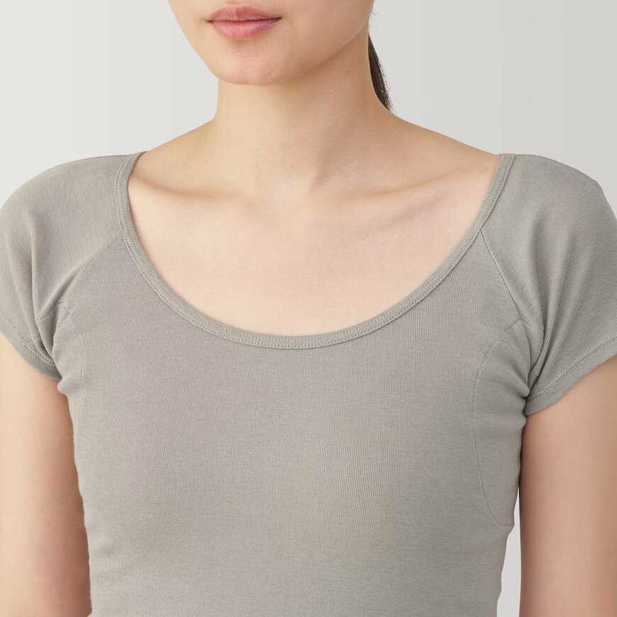 出所：無印良品公式　婦人　さらっと綿汗取りパッド付きフレンチスリーブ